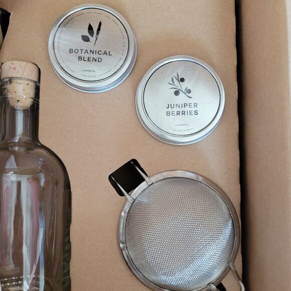 W&P Homemade Gin Kit Make Your Own Kit Botanical Blend and Juniper Berries - Picture 2 of 6